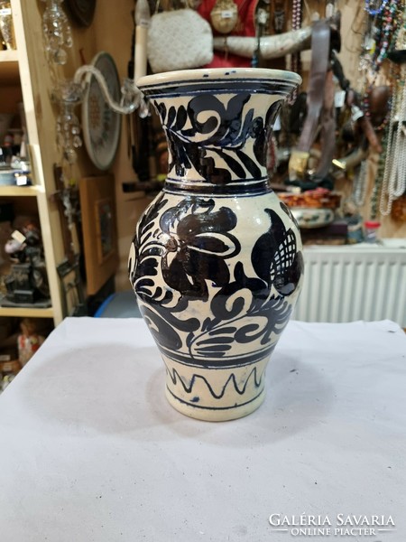 Corundum ceramic vase