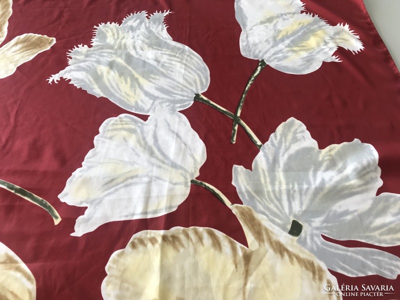 Salvatore Ferragamo selyemkendő tulipánokkal, 91 x 90 cm