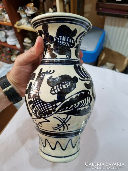 Corundum ceramic vase