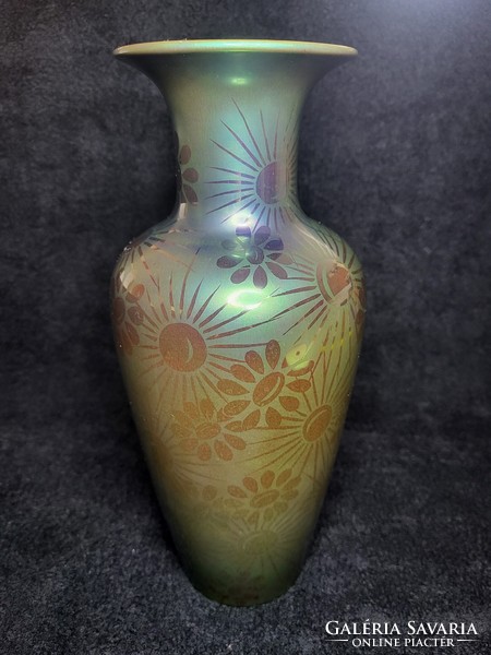 Zsolnay: eosin acid-etched flower pattern vase.