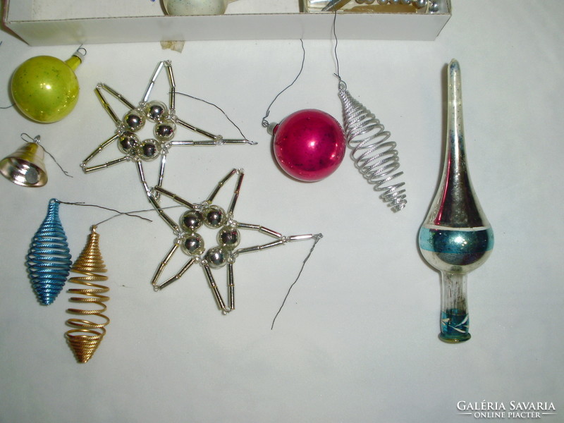 Vintage karácsonyfa díszek - egy dobozzal / gablonz, süvegcukor esernyők, fém spirálok, műanyag .../