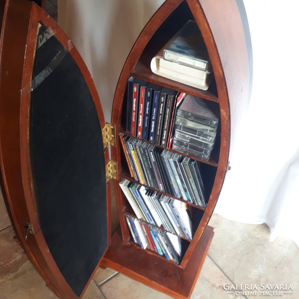 Wooden cabinet decorated with boat knots