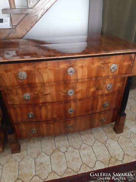 Biedermeier chest of drawers with walnut veneer, 