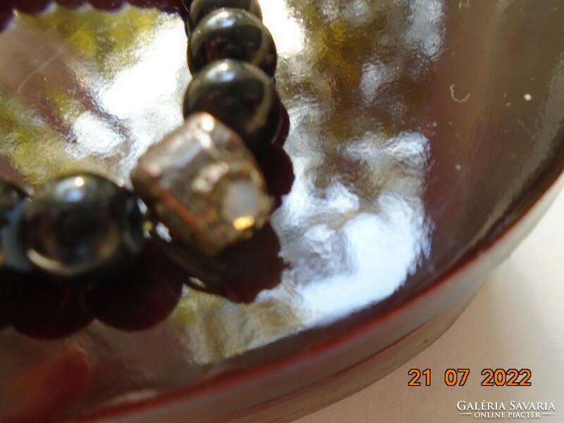 Fekete gyöngy karkötő érdekes kézműves bronz gyönggyel 2 db csiszolt holdkővel díszítve