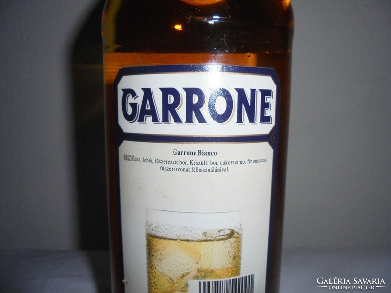 Retro Garrone Vermouth Bianco ital üveg palack - 1990-es évek elejéről, bontatlan, ritkaság