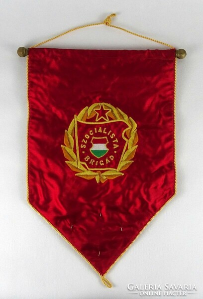 1J306 Régi szocialista brigád zászló kitüntetésekkel
