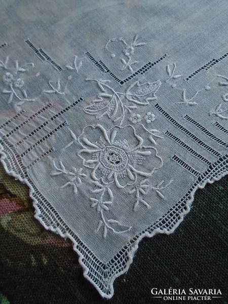 Old, sewn, embroidered handkerchiefs, handkerchiefs, handkerchiefs. 29 X 29 cm.