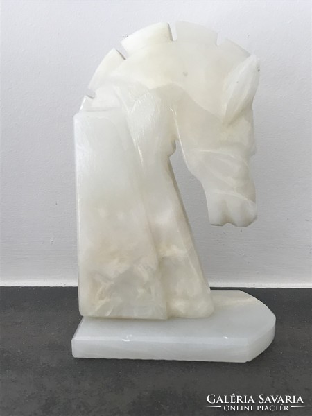 Onyx horse head-shaped bookend, 17 cm high