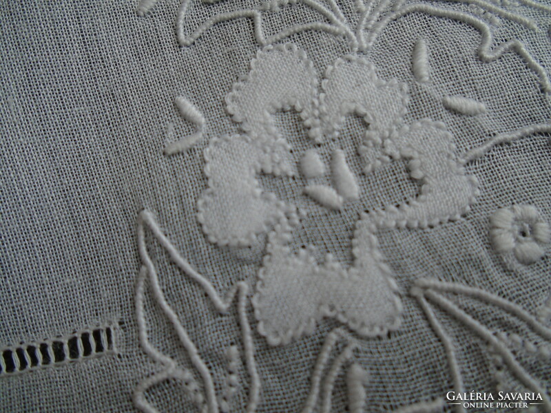 Old, sewn, embroidered handkerchiefs, handkerchiefs, handkerchiefs. 30 X 30.5 Cm.