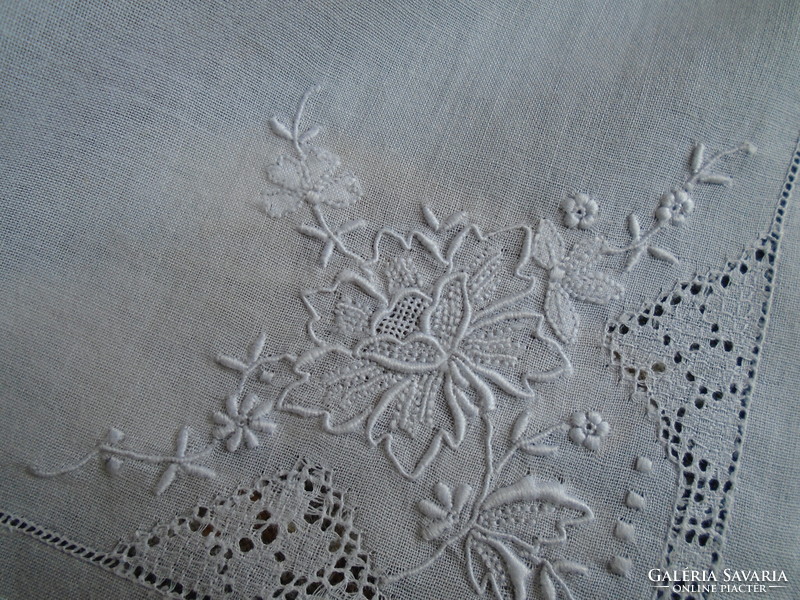 Old, sewn, embroidered handkerchiefs, handkerchiefs, handkerchiefs. 26.5 X 26.5 Cm.