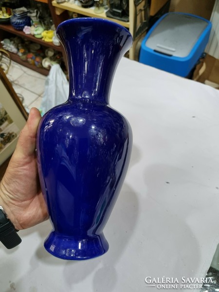 Kék porcelán váza