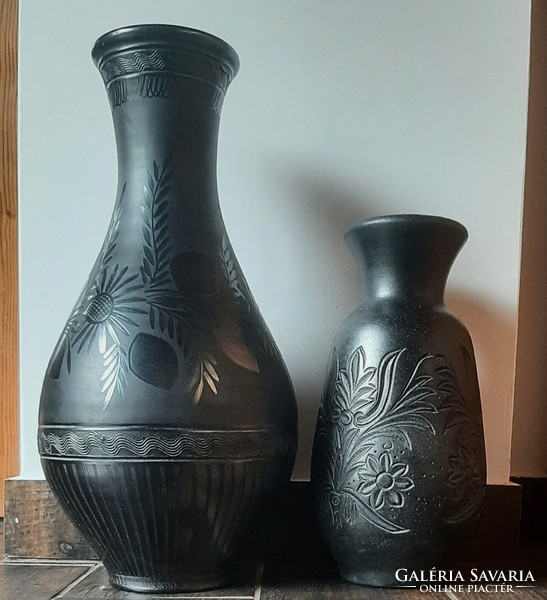 2 black vases for sale in pairs