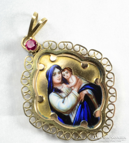 Enamel pendant in gold frame