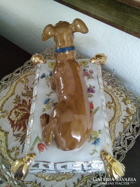 Nagyon régi kutyafogós porcelán bonbonier-gyűrűtartó arany és virág díszítéssel., jelzéssel!