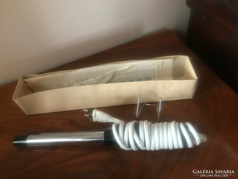 Retro, electric curling iron. In its original box. 1970s. It has not been used.