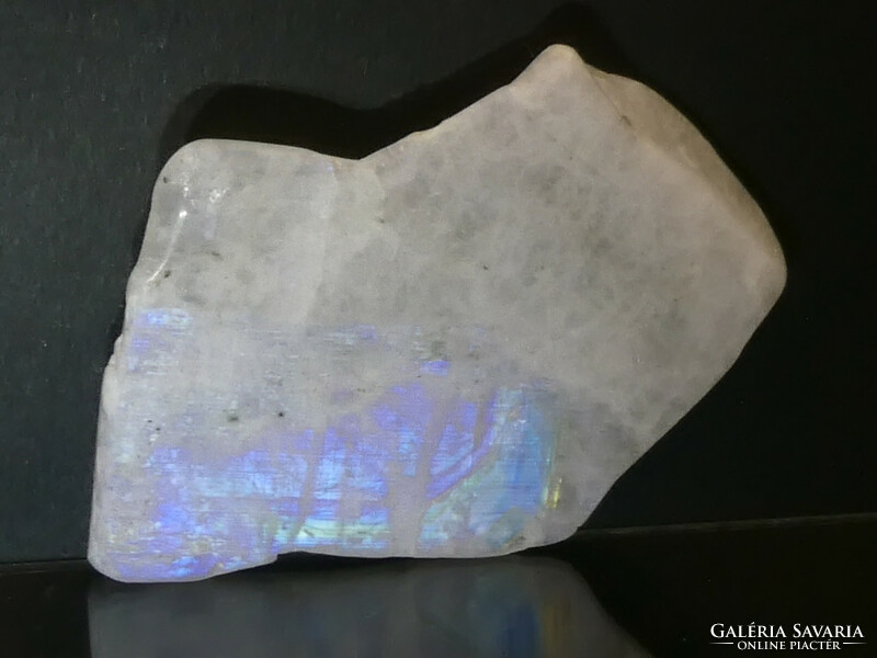 Natural iridescent moonstone mineral. 27 grams