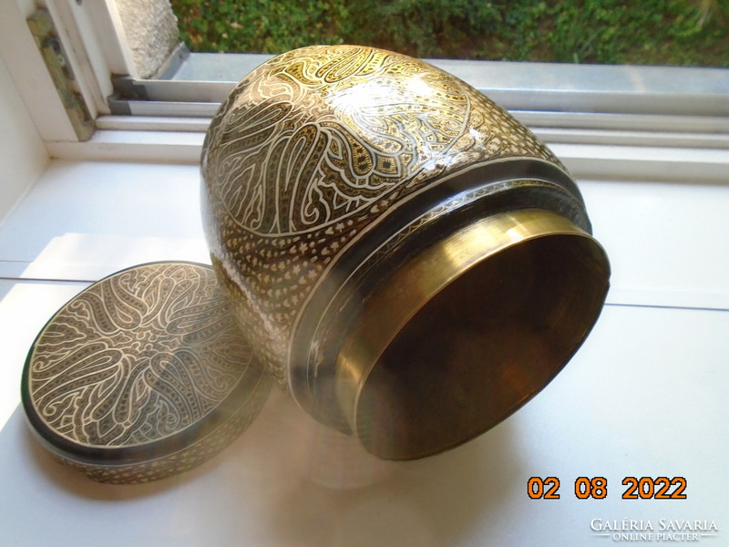 Kashmir hand-made, hand-painted gold patterns, large lacquer tea holder, lined with gilded copper