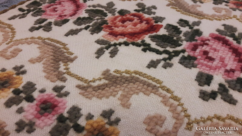 Decorative cushion cover with old cross-stitch embroidery (l2889)