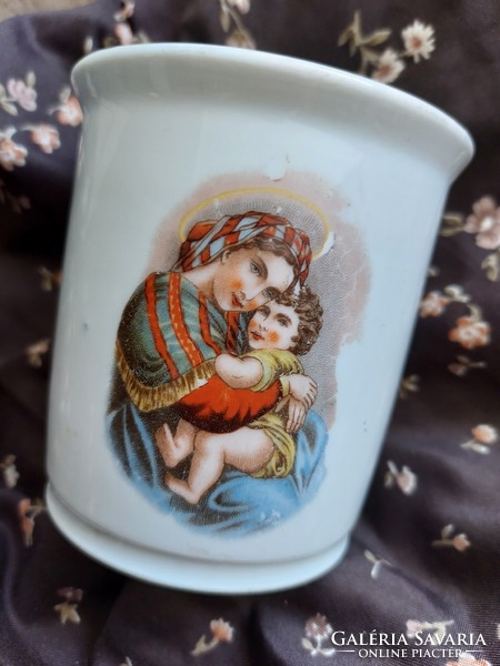 Mug of the Virgin Mary with her child