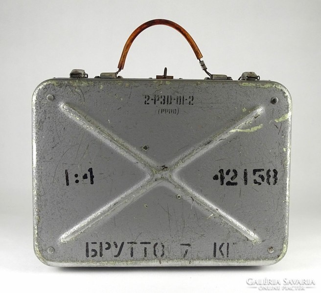 1J986 old sponge-lined sealable Russian metal safety case