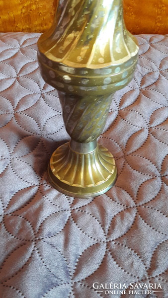 Oriental chiseled metal vase (m202)