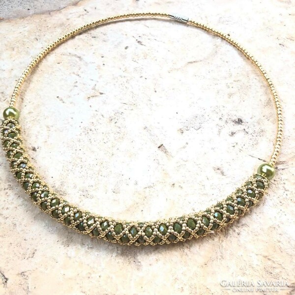Extravagáns antik arany  és zöld Színű gyöngy  nyakék