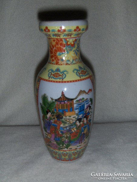Richly decorated Chinese porcelain vase 20 cm (18/d)
