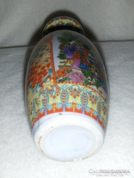 Richly decorated Chinese porcelain vase 20 cm (18/d)