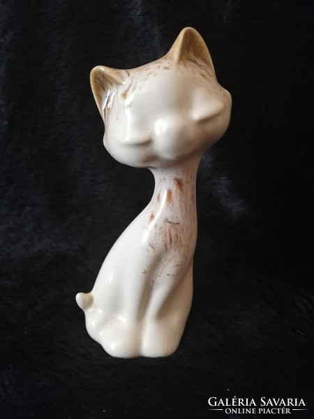 Honeycomb fosters pottery cat figure