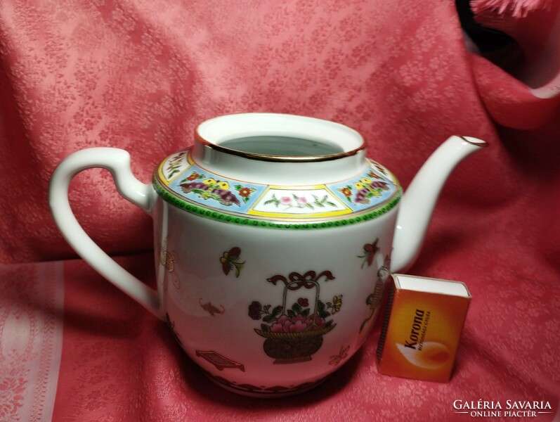 Beautiful tea-coffee porcelain spout