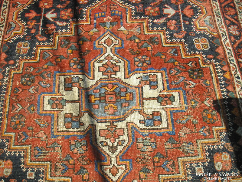 Antik, kopott szőnyeg 120x210