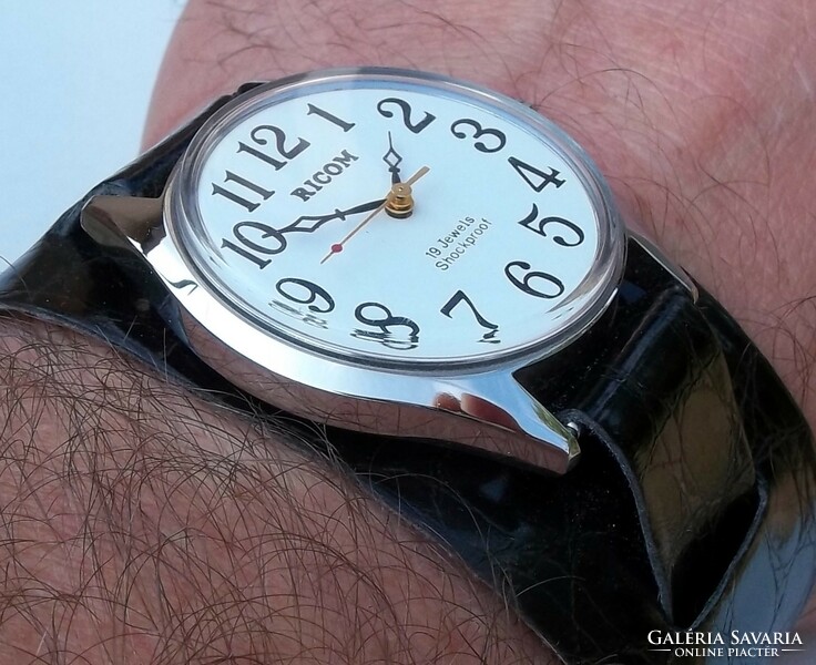 Ricom well!! Vintage men's watch