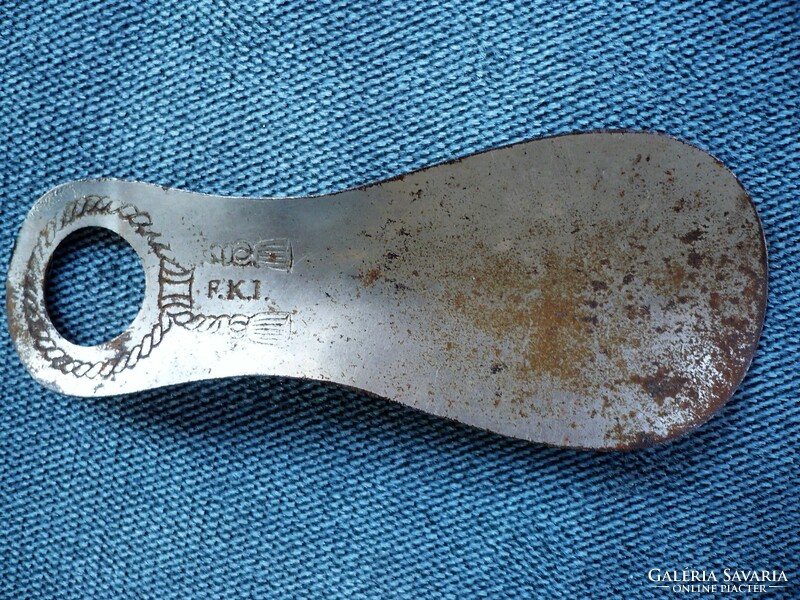 Old nickel-plated iron cord pattern shoe spoon