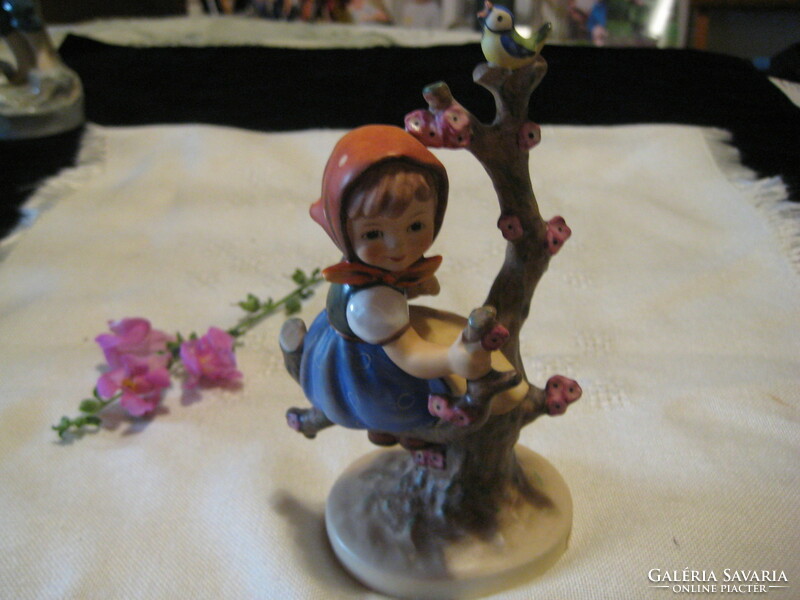 Hummel- Geobel    Apple Tree Girl   16 cm