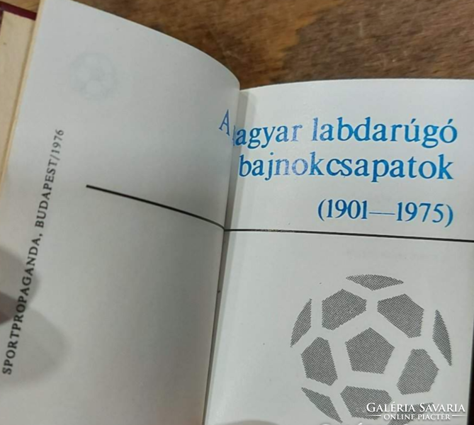 A magyar labdarúgó bajnokcsapatok - 1901-1975 miniatűr könyv