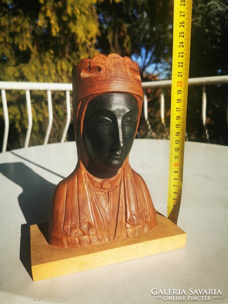 Queen Gisella, wooden bust