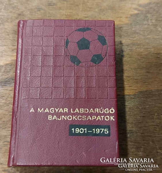 A magyar labdarúgó bajnokcsapatok - 1901-1975 miniatűr könyv