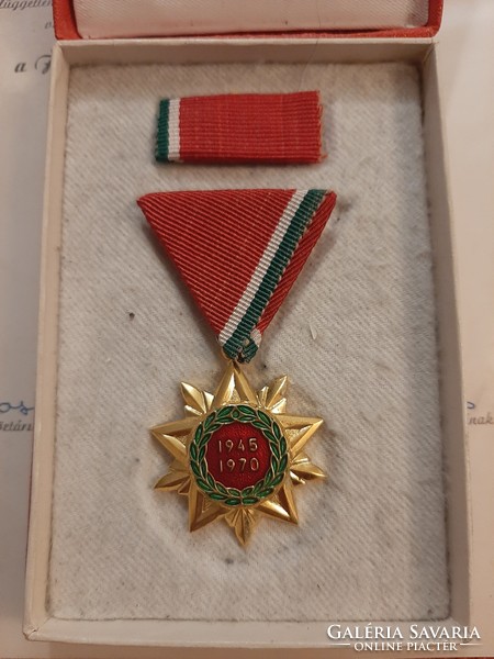 Liberation jubilee commemorative medal 1970 and the confirming donation sheet