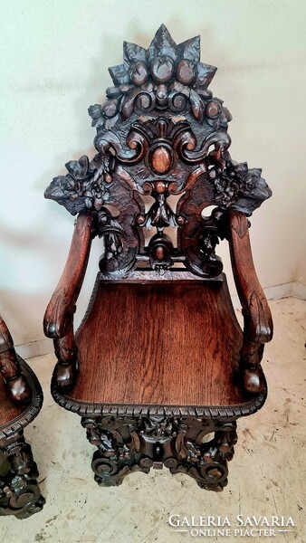 A557 Antik, reneszánsz stílusú,dúsan faragott karfás sgabello székek