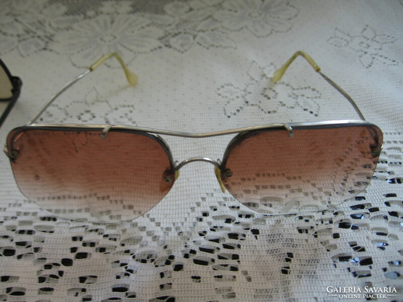 2 db retro napszemüveg és Silhouette mágneses szemüveg tartó egyben