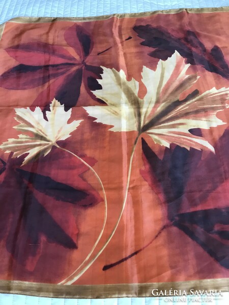 Scarf made with autumn colors and a leaf pattern, 87 x 88 cm