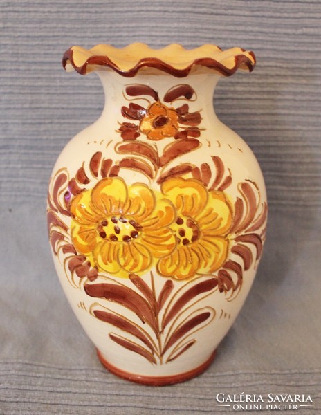 Ruffled large vase