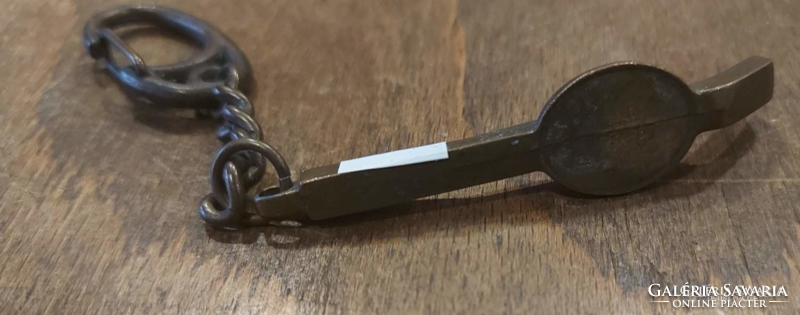 Retro beer opener keychain