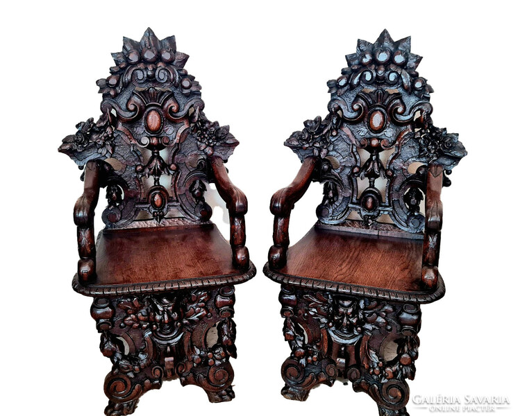 A557 Antik, reneszánsz stílusú,dúsan faragott karfás sgabello székek