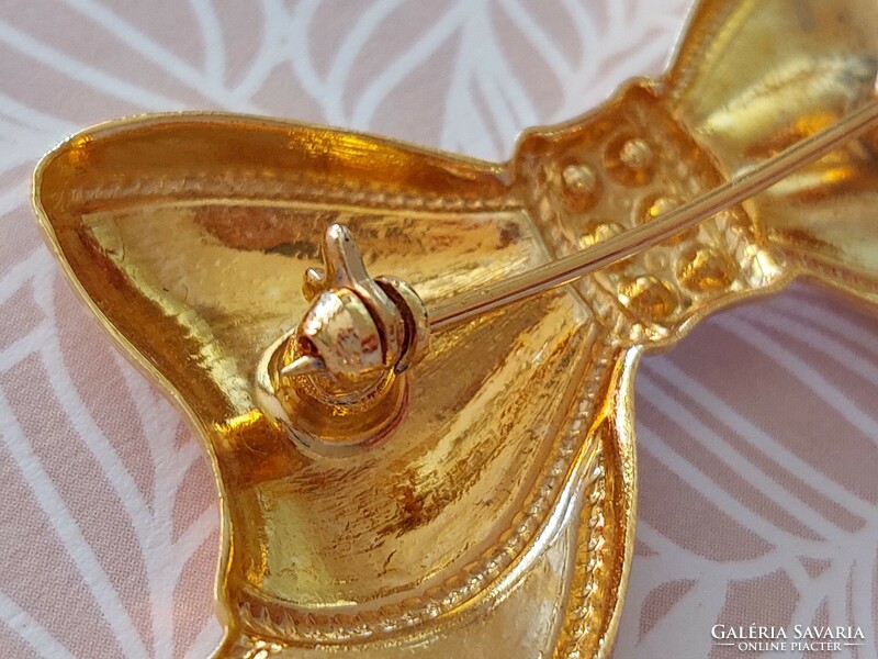 Retro brooch bow-shaped bijou metal badge