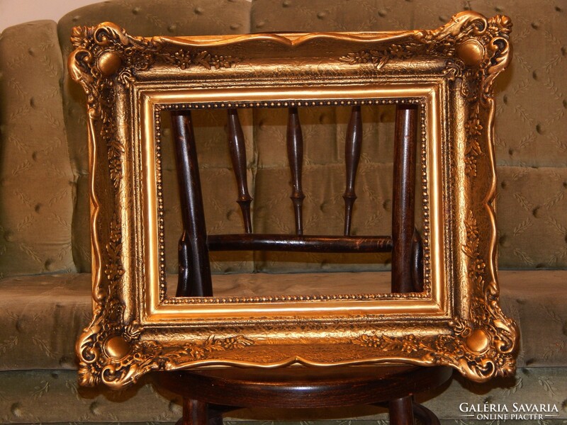 A beautiful and flawless frame with an external size of 60 X 50 cm