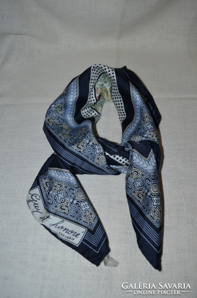 Hand hemmed shawl 02 ( dbz 0023 )