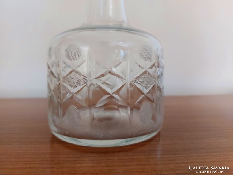 Régi üveg dugós palack csiszolt metszett borkínáló borosüveg
