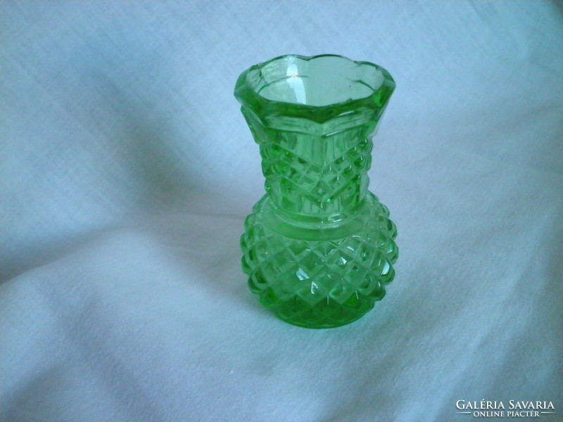 Régi öntött üveg ibolya váza