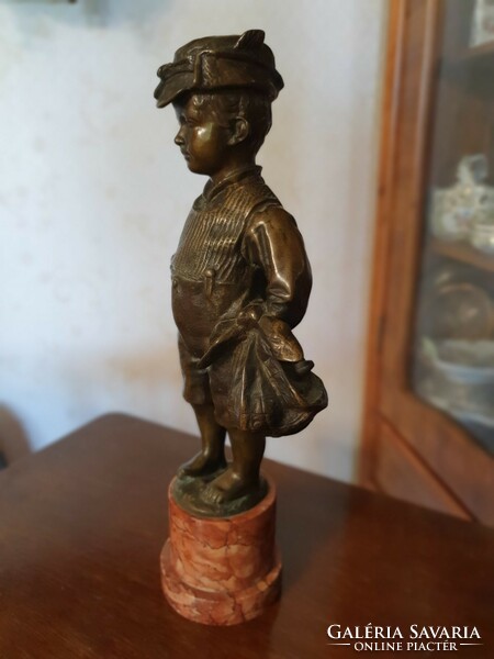 Batyus boy bronze statue